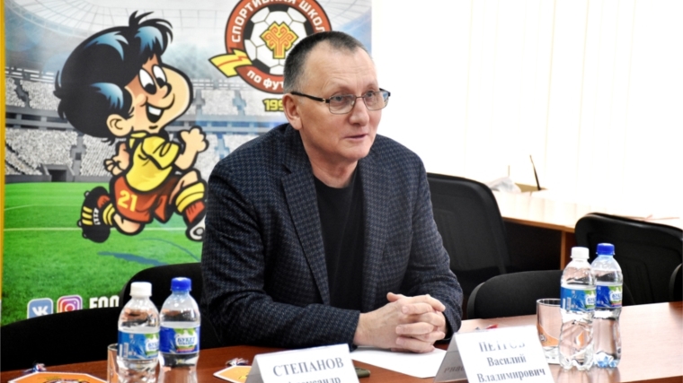Министр спорта Чувашии Василий Петров высоко оценил работу республиканской школы футбола