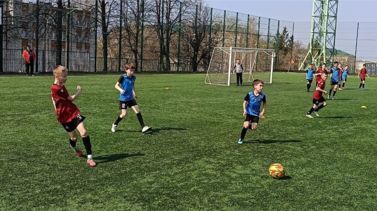 В спортшколе по футболу Минспорта Чувашии прошел День здоровья и спорта